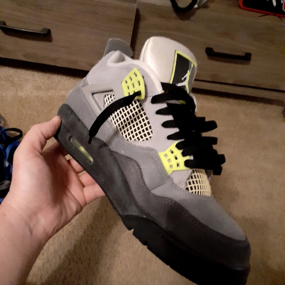 Jordan 4 se "neon" size 10.5 - Picture 2 of 7